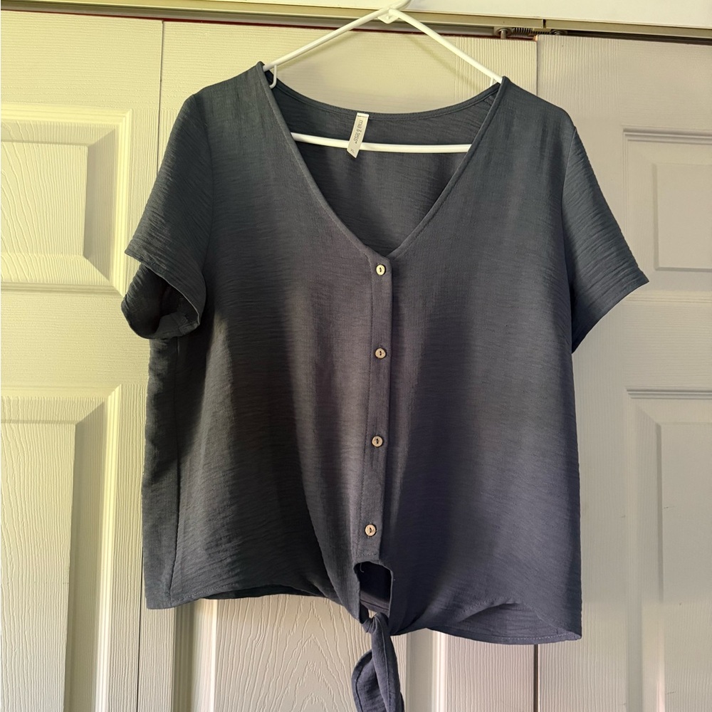Women’s Navy Button-Front Tie Hem Top- XL- runs small